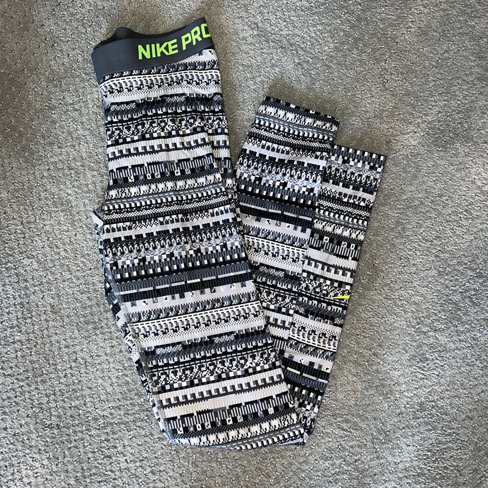 Nike Grey Geometric Thermal Leggings